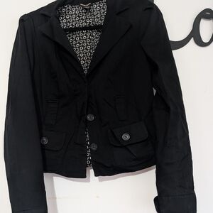 Guess Black Cropped Blazer with Tailored Silhouette